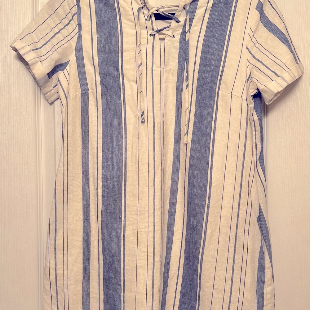 Signature Studio knee length white abs denim dress.